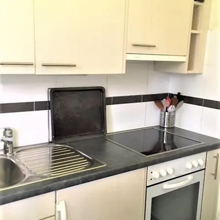 Charming Metro Stop Delice Apartamento